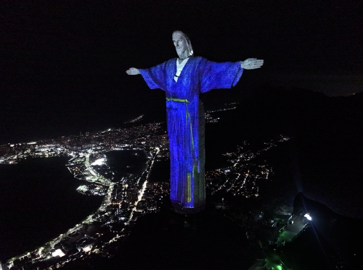 한국과의 우정 위해 브라질 예수상 한복 입다: 브라질에서 진주 실크등(燈) 전시(6. 9.~8. 25.), 주요 20개국 정상회의(11. 18.~19.) 개최 기념