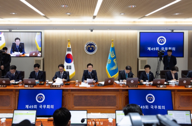 이재명 대통령, 제49차 국무회의 주재