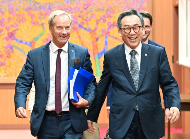 외교부 조태열 장관, 올로프 스쿡(Olof Skoog) EU 인권특별대표 면담: 2025-27년 임기 유엔 인권이사회 이사국으로서 북한인권 개선 및 국제사회 인권 보호‧증진을 위한 우리 정부의 기여 의지 강조