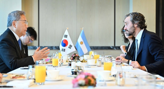 외교부, 한-아르헨티나 외교장관 조찬회담 개최: 남미 전통 우방국이자 핵심광물 부국인 아르헨티나와 실질협력 확대 모색