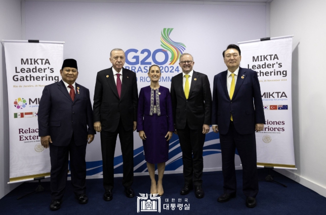 尹 대통령, G20 정상회의 계기 믹타(MIKTA) 정상 회동 참석: 범지역 중견국 간 3년 연속 정상 회동을 통해 협력 의지 확인